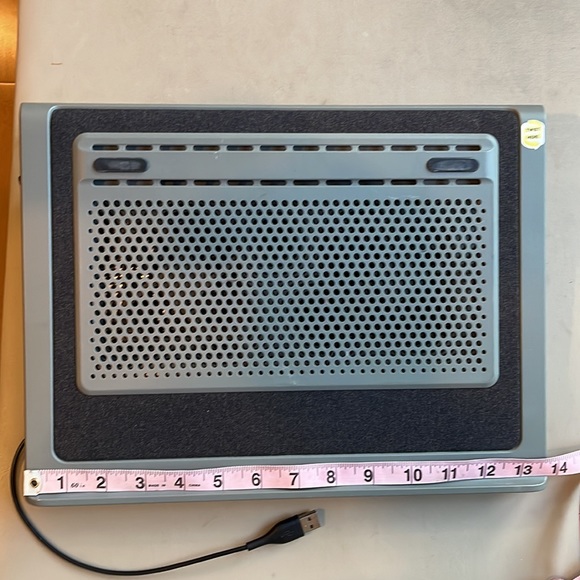 Targus laptop cooling stand, for 17 inch (diag.) laptops - Picture 3 of 10